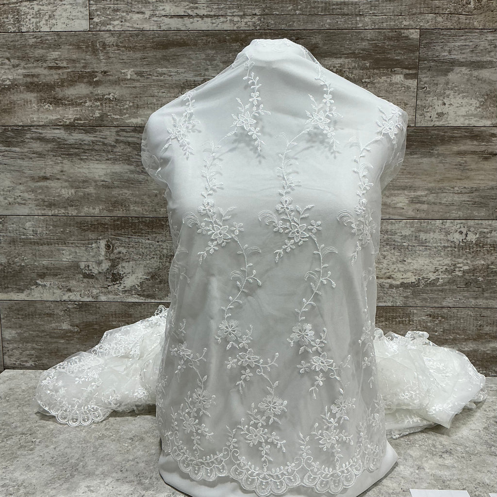 Cascading Daisy 03 Ivory - Sold by the half yard