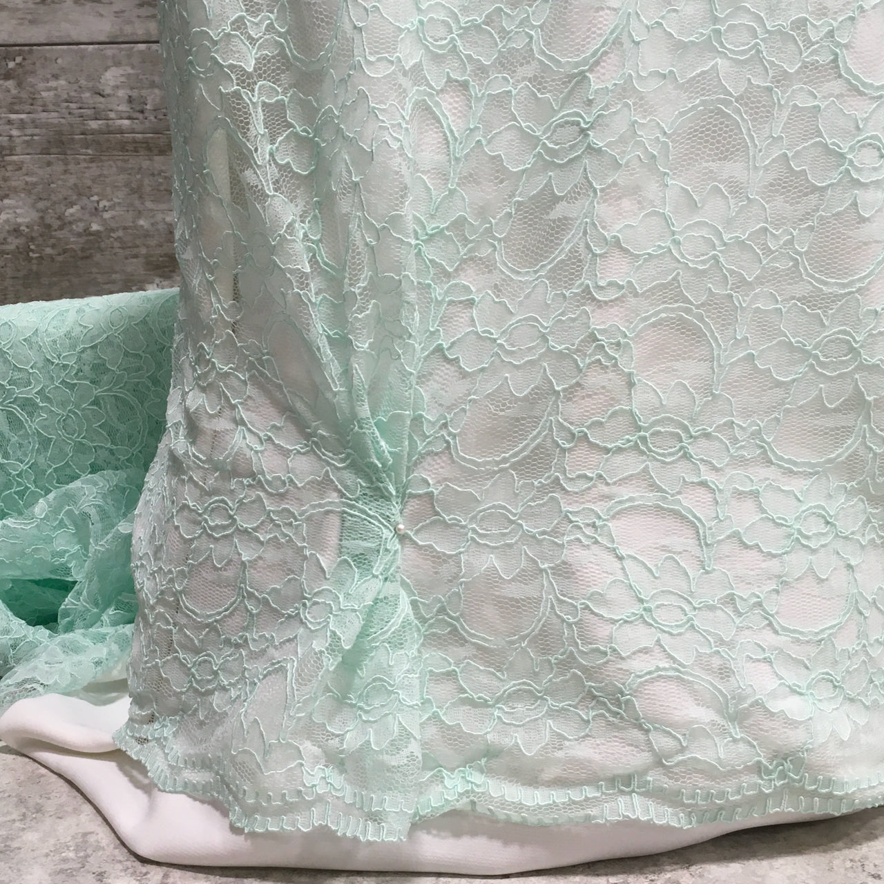 Xanna Lace / Mint 99 - Sold by the half yard