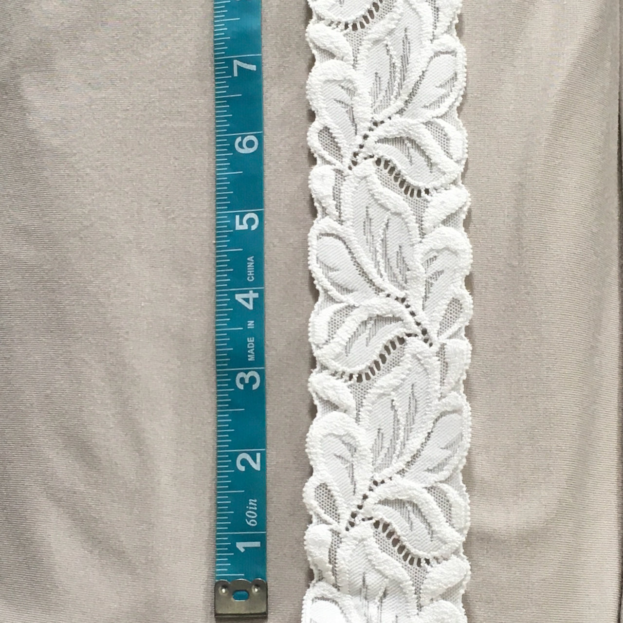 Trim Lace / Lovely Leaves White - Sold by the half yard