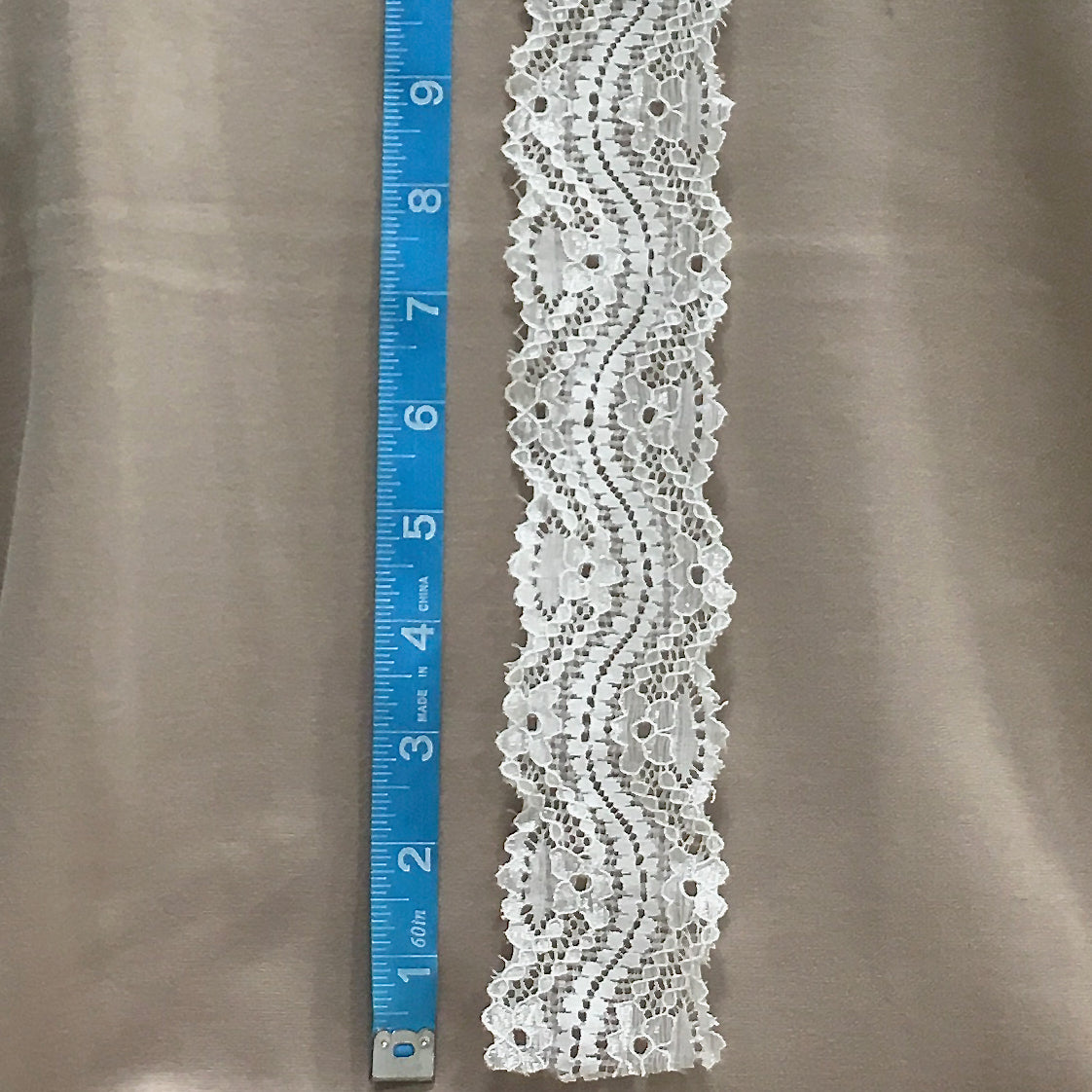 Trim Lace / Spring Waves White - Sold by the half yard