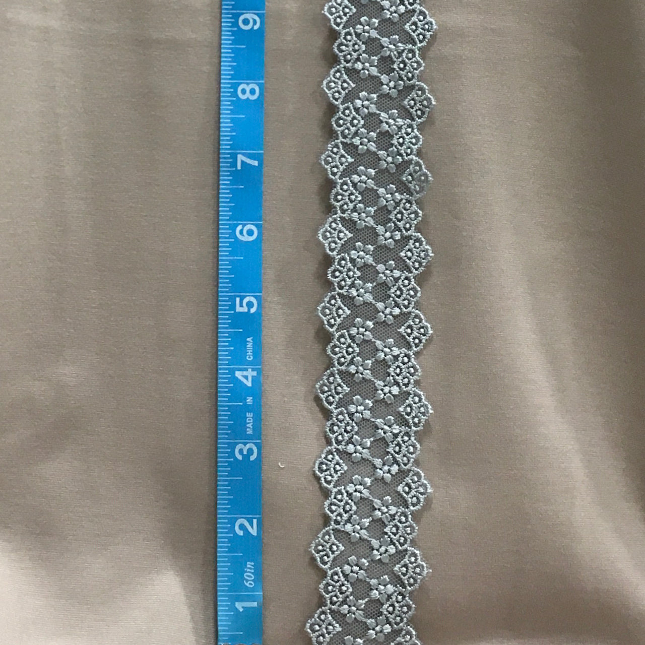 Trim Lace / Ditsy Daisy Silver - Sold by the half yard