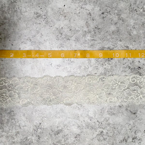 Trim Lace / Pretty Pansies Cream - Sold by the half yard